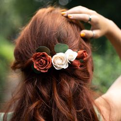 Terracotta wedding flower hair comb, autumn hair comb with ivory realistic roses. Rustic burnt orange wedding headpiece