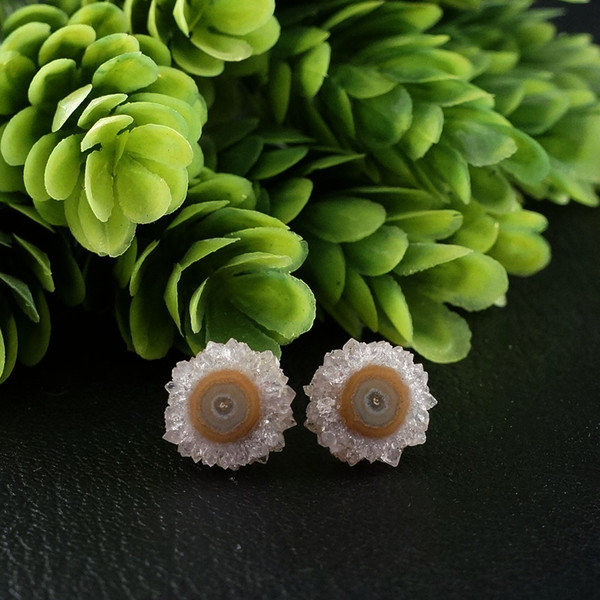 gemstone-quartz-earrings-studs