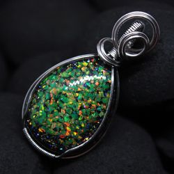 Teardrop green opal pendant. Laboratory opals and stainless steel wire. Mosaic Opal necklace, wire wrap handmade, green