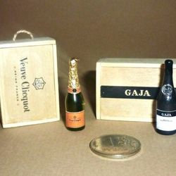 Dollhouse miniature 1:12 (2) bottles of champagne in a wooden box opening!