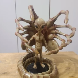 Facehugger Alien statue