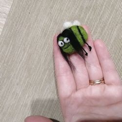 Bee brooch Green Brooch for daughter Bee Brooch Pin Small felted bumble bee Small bee brooch Green jewerly Baby brooch