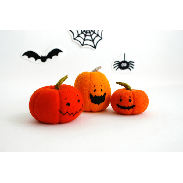 Felt-Halloween-pumpkins-6.JPG