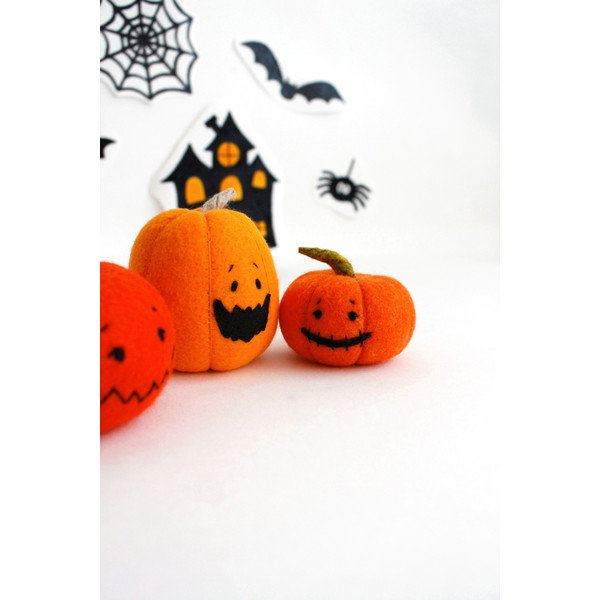 Felt-Halloween-pumpkins-4.JPG