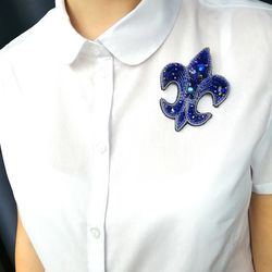Fleur de lis beaded brooch, Geraldic lily blue brooch for women