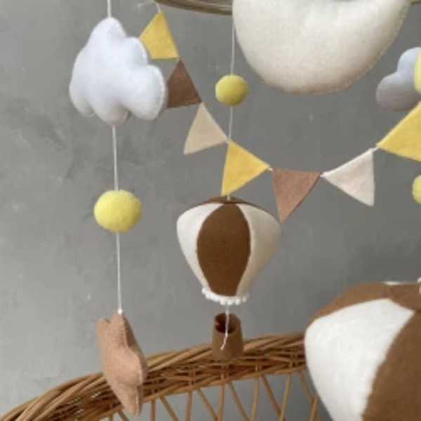 Hot-air-balloon-nursery-decor