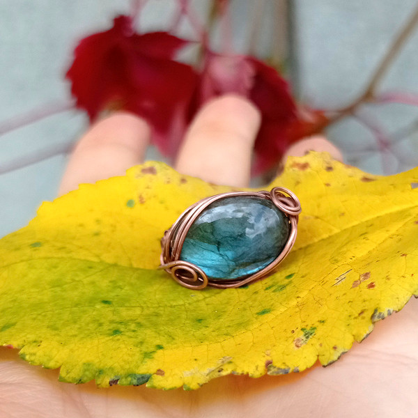 Wire wrapped ring with blue-green labradorite 2.jpg