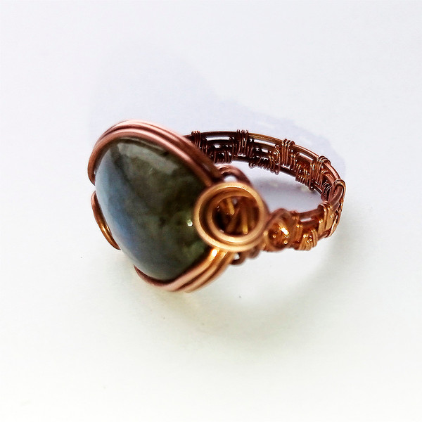 Wire wrapped ring with blue-green labradorite 5.jpg