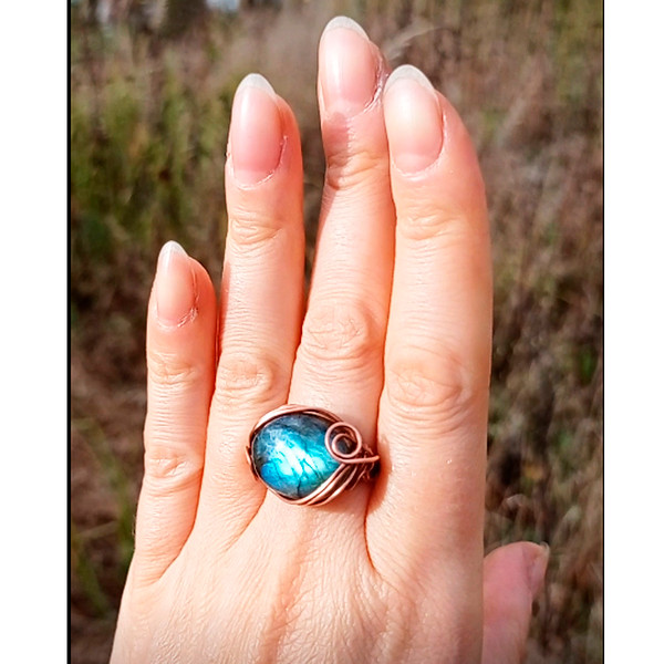 Wire wrapped ring with blue-green labradorite 7.jpg