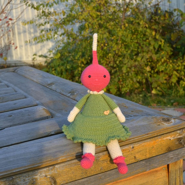Amigurumi Radish doll crochet pattern