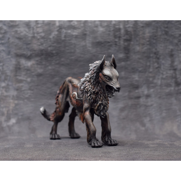 black-wolf-figurine-sculpture-toy-animal-3.JPG