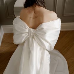 minimalistic wedding dress - train. A wedding accessory for the perfect image of the bride LAUREN