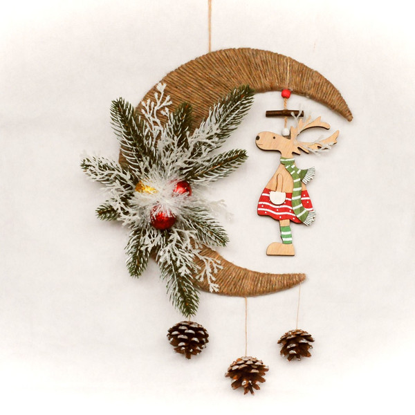 Christmas_reindeer_wreath_for_wall_and_door_decor.jpg