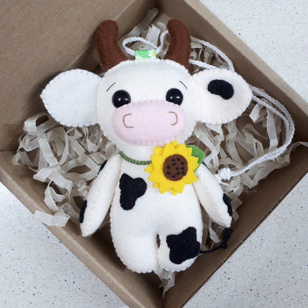 Cow-ornament[1].jpg