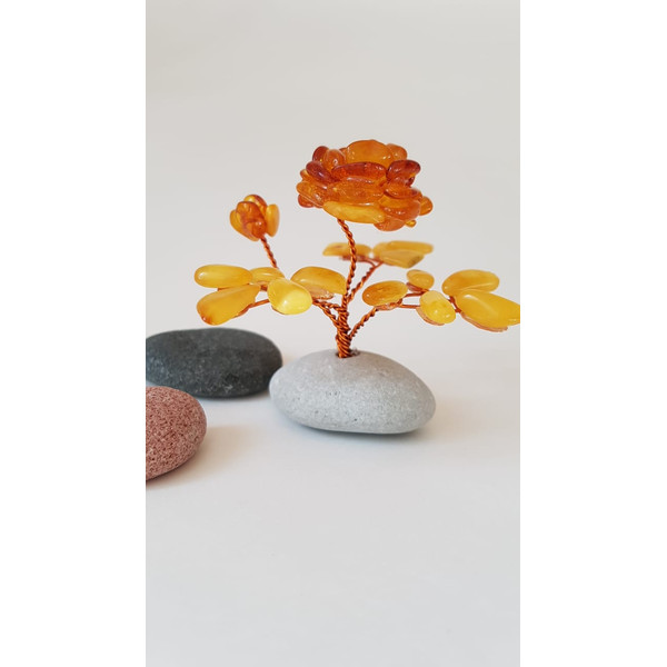 Rose-figurine-natural-stones.jpg