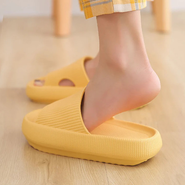 thickantislipslippers3.png