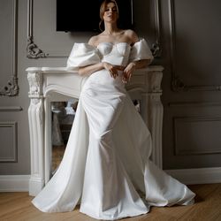 Mermaid wedding dress with sleeves made of matte satin. Classic Winter Pearl-colored Wedding Dress LAUREN-TRACY