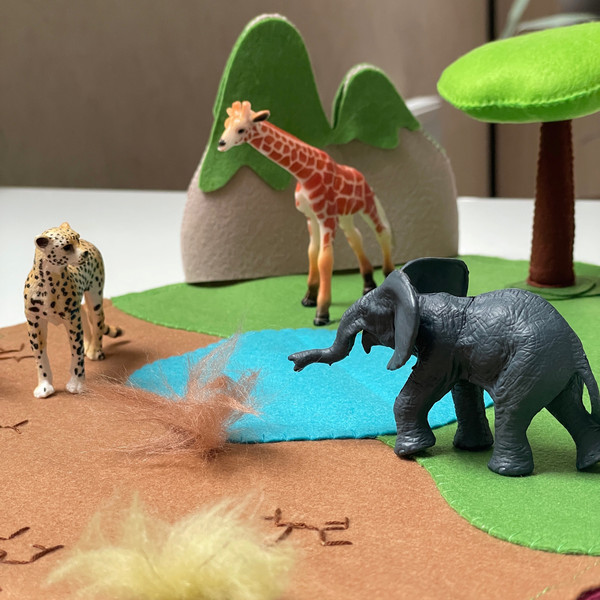 Felt-play-set-for-kids-safari-animals