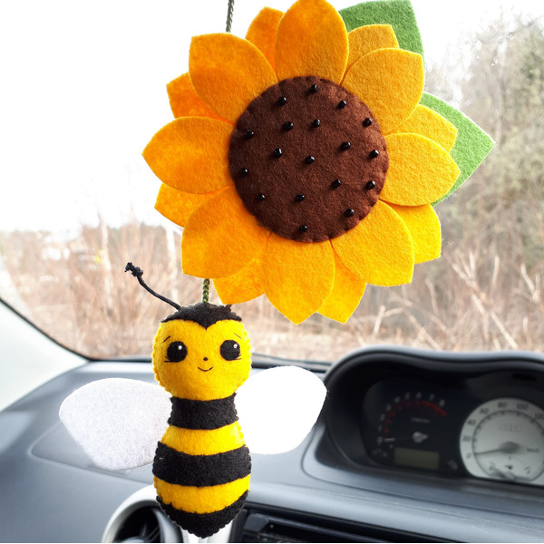 Bee-sunflower-1[1].jpg
