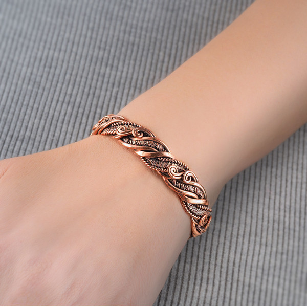copper-bracelet-wire-wrapped--swirl-wirewrapart-wrapping-jewelry-antique-7-22-anniversary-gift-her-christmas-artisan (8).jpeg