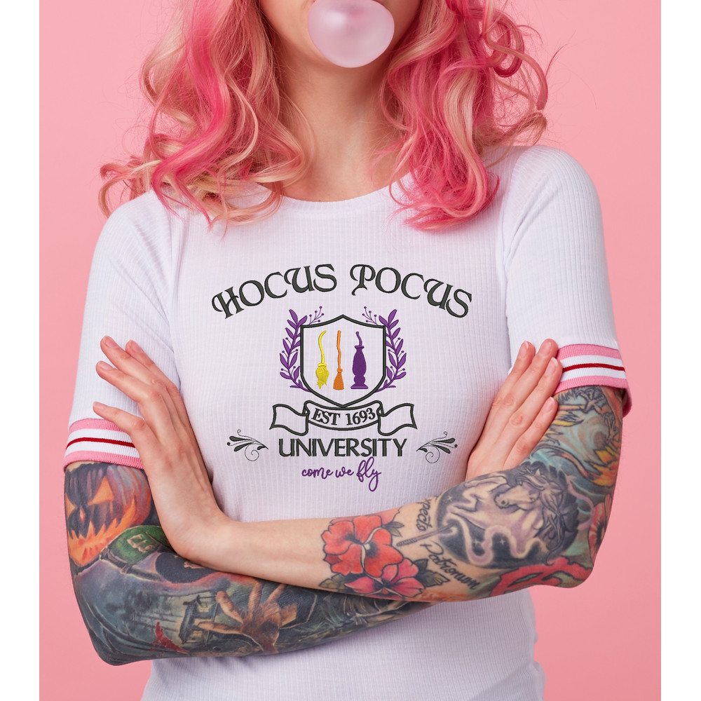 portrait-of-young-amazed-beautiful-pink-haired-lady-with-tattooed-hands-wears-in-white-t-shirt-blows-gum-ball-looking-to-the-left-in-surprise-stands-with-copy-s