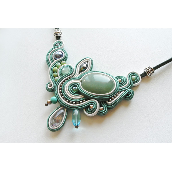 Green-gemstone-necklace-bohemian