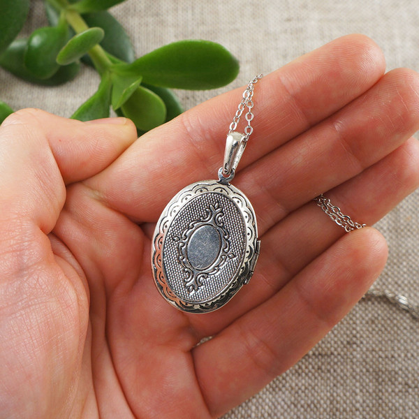 silver-keepsake-pendant-necklace-jewelry