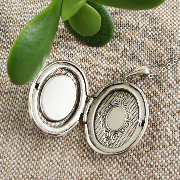 silver-oval-locket-pendant-necklace-handmade