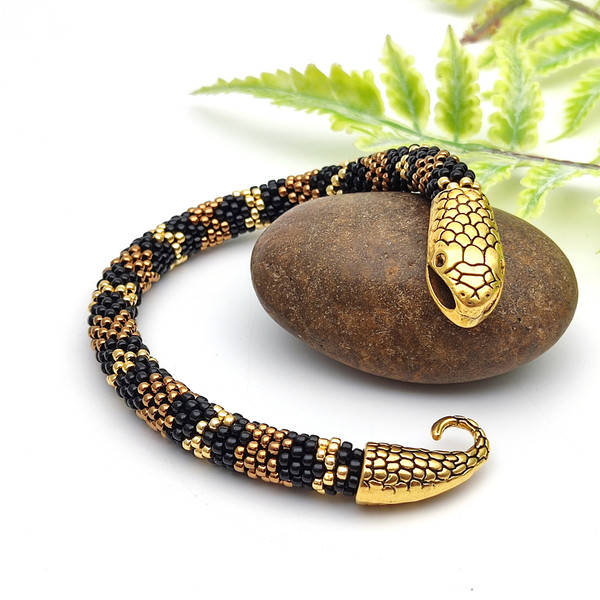 Brown_snake_bracelet_1.jpg