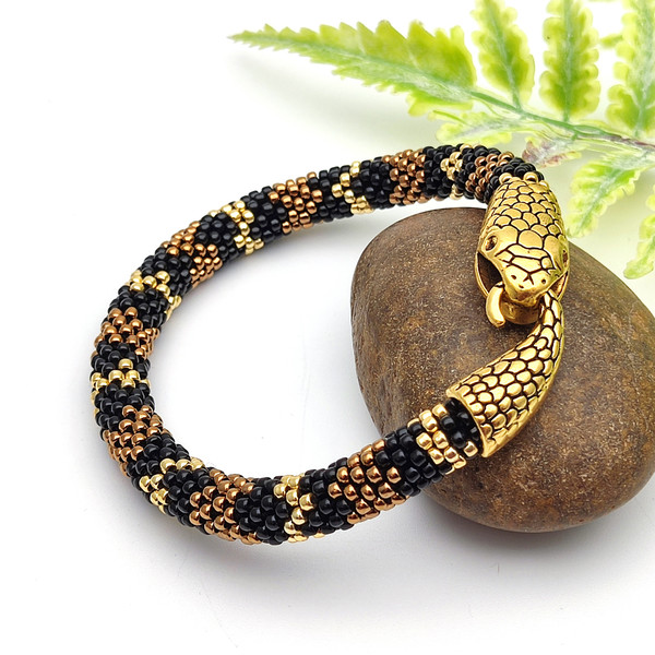 Brown_snake_bracelet_2.jpg