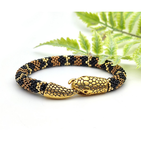 Brown_snake_bracelet_5.jpg