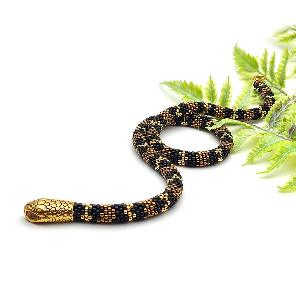 Brown_snake_necklace.jpg