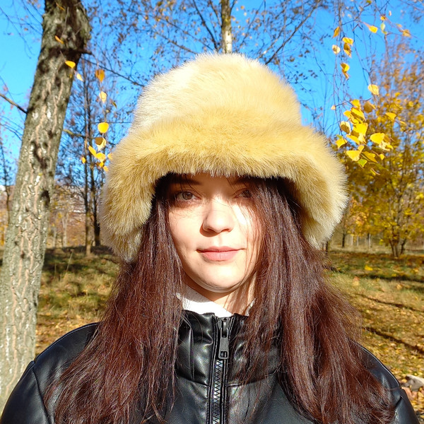 Beige yellow fur hat for women. Luxury fashion furry hat.  Faux fur bucket hat. Cute fuzzy bucket hats. Fluffy warm hat.