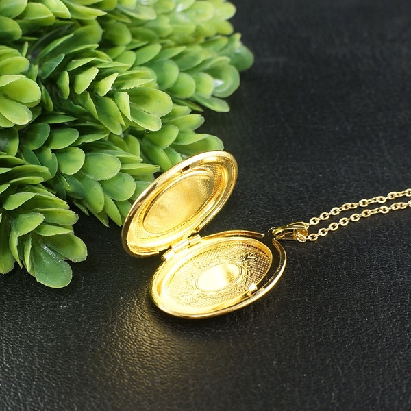 gold-oval-golden-locket-necklace