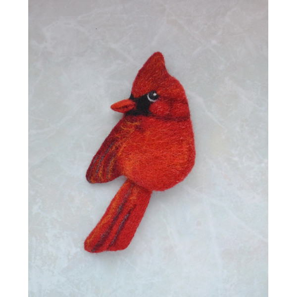Felted red cardinal bird  brooch, pin, realistic birds, red bird (4).JPG