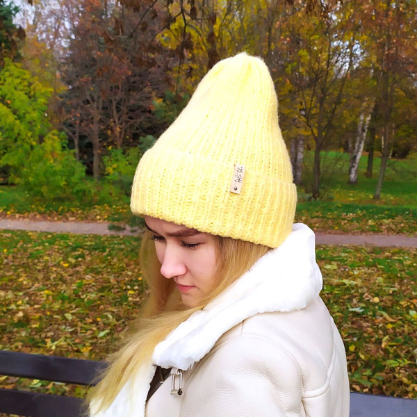 Winter_yellow_ womens_hand-knitted_hat_2