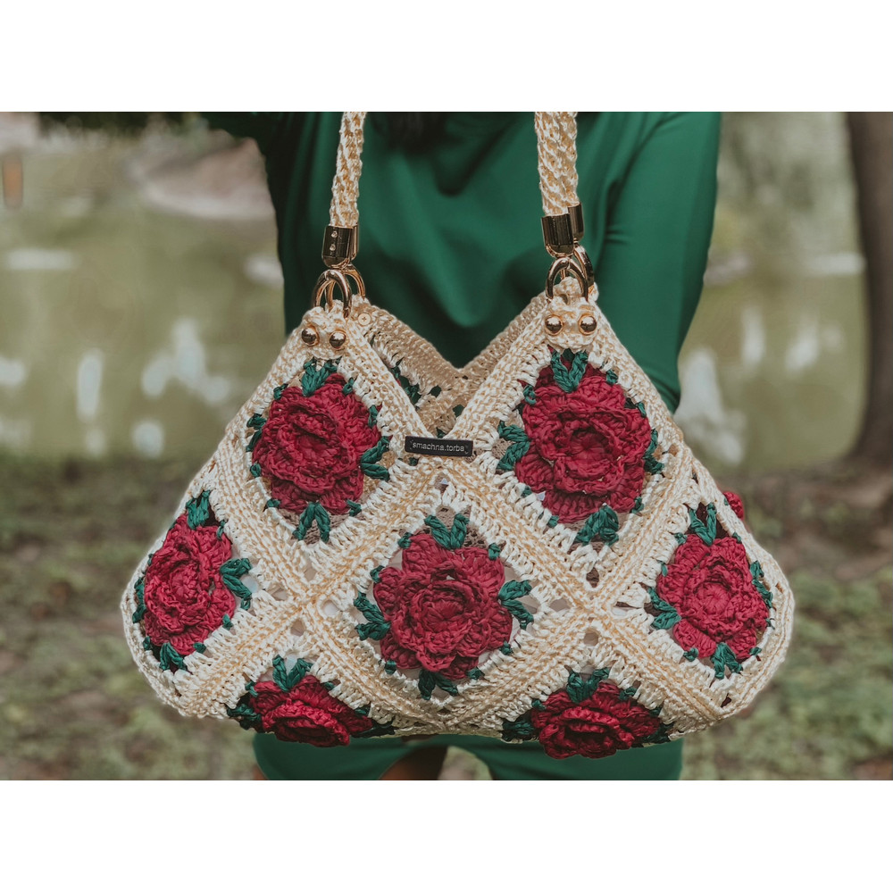 granny-square-crochet-pattern-raffia-bag-1