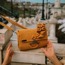 Crochet pattern bag with ruffles PDF digital and video tutorial, women crossbody, bridesmaid  purse, mustard handbag