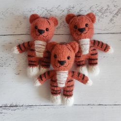 Tiger toy knitting pattern. PDF. Amigurumi tutorial. Animal knitting pattern.