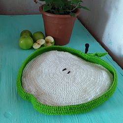 Cat bed apple crochet