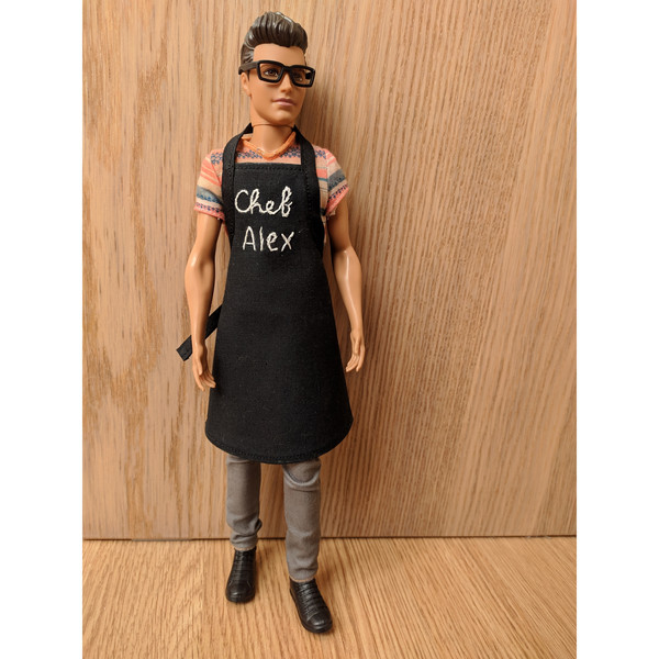 Apron for doll's kitchen.jpg