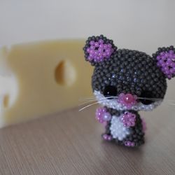 beaded mouse, little beaded figurine. excellent gift for her or yourself. can be used as a toy, beaded keychain or gift.