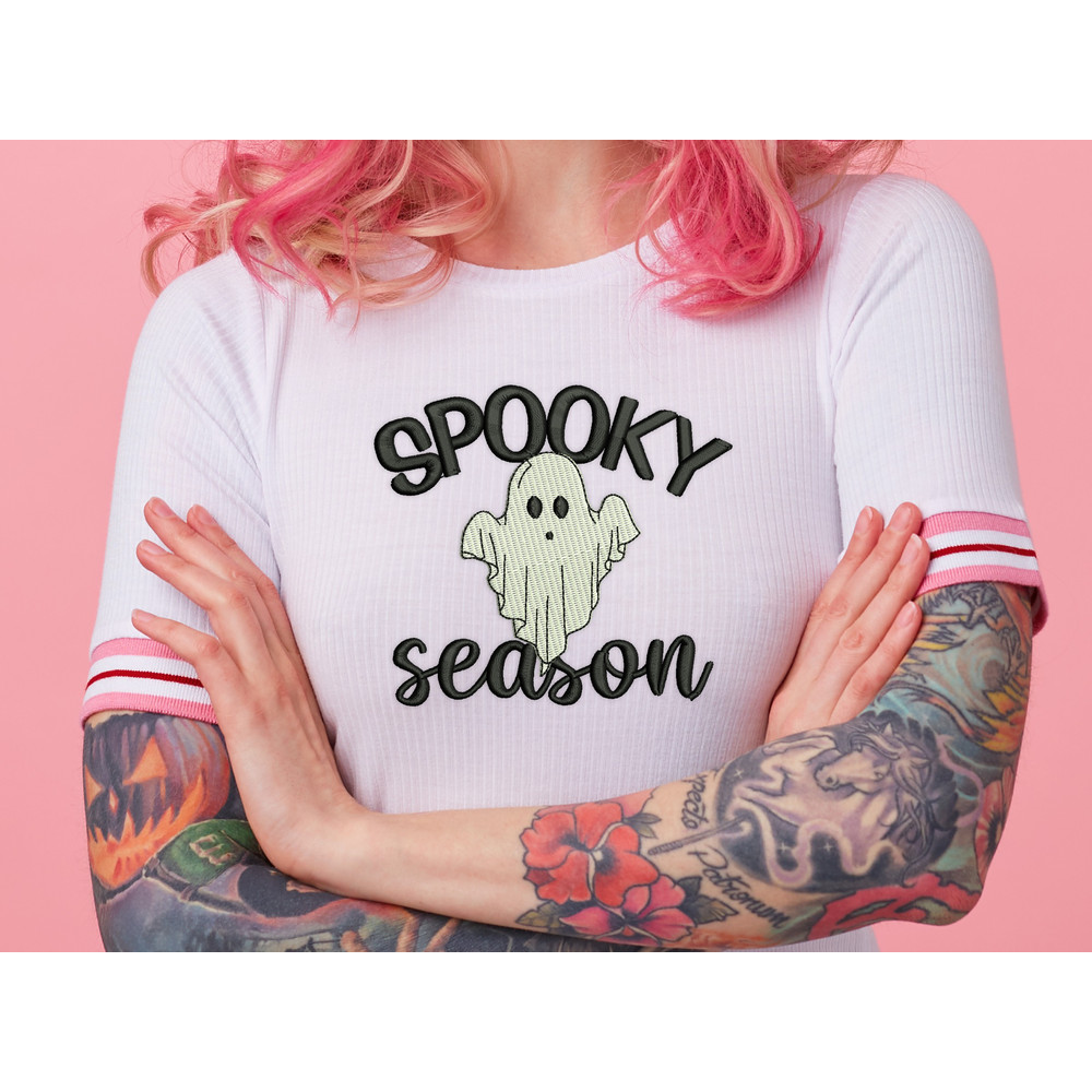 portrait-of-young-amazed-beautiful-pink-haired-lady-with-tattooed-hands-wears-in-white-t-shirt-blows-gum-ball-looking-to-the-left-in-surprise-stands-with-copy-s