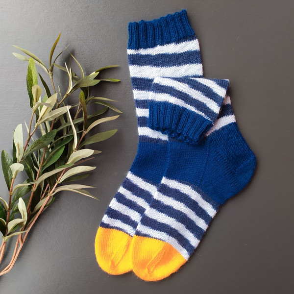 Handmade_knitted_mens_socks_1