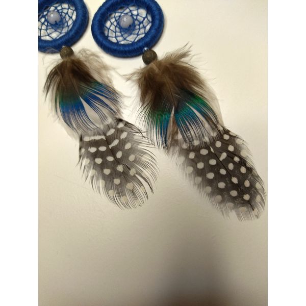 feathers-of-earrings-close-up