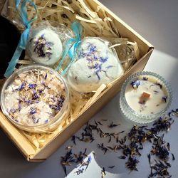 Christmas gift box, gift set for her, bath set with bath bombs, bath salt and soy wax candles