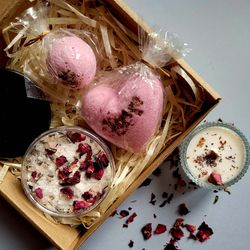 gift box, bath set, christmas gift, bath bombs, bath salt, soy wax candles, natural cosmetics, skincare, tealights