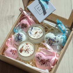 multi gift box, gift for her, bath bombs set, soy wax candles, soy tealights, natural cosmetics, christmas gift