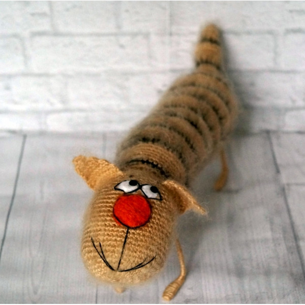 Crochet long cat