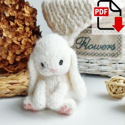 Lily bunny knitting pattern. English and Russian PDF.